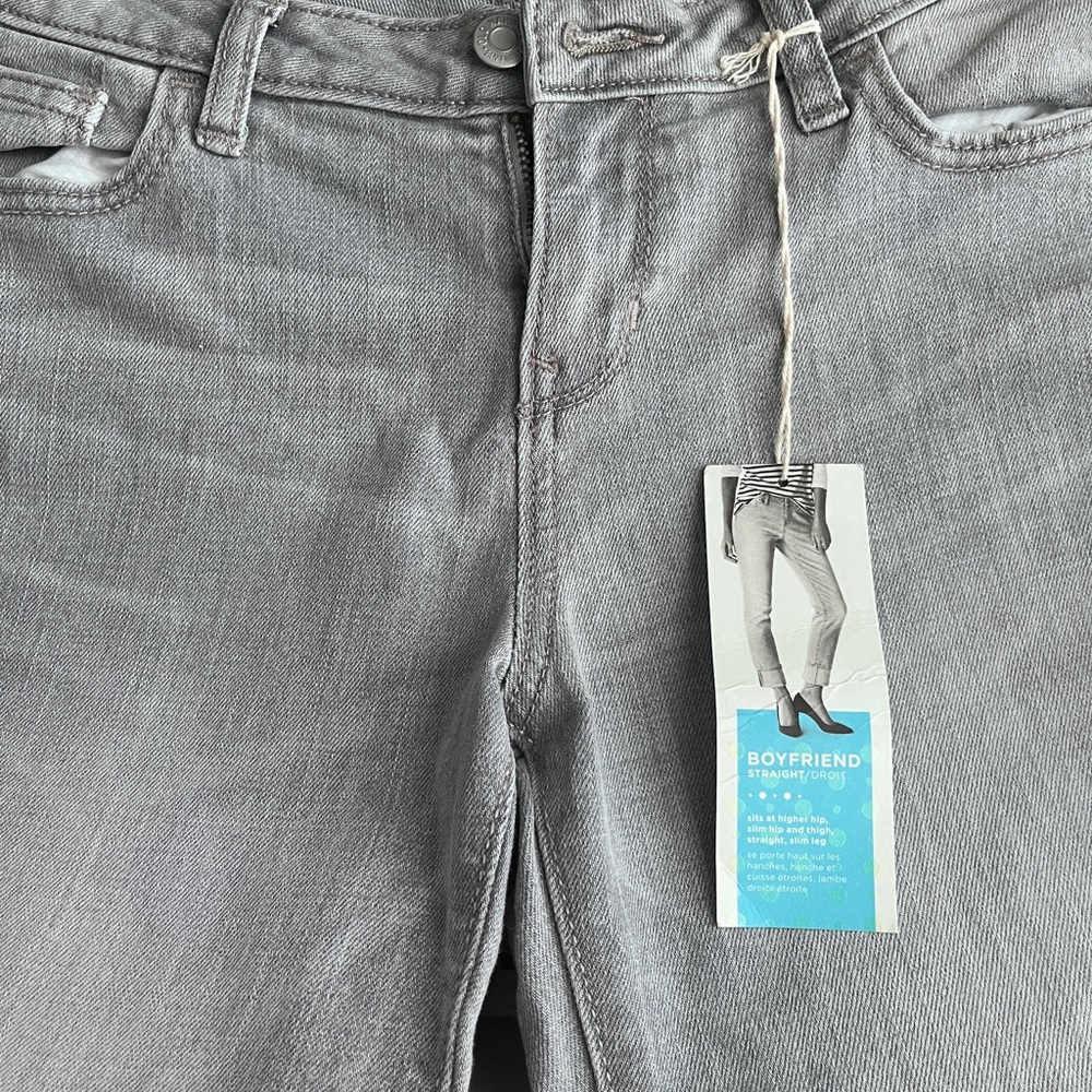 Brand new Old Navy Boyfriend jeans.  Size 6 petite.